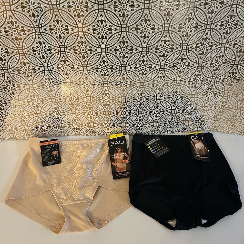 Bali Cream and Black Ultra Control Briefs Medium Fits 8-10. Get both for $22